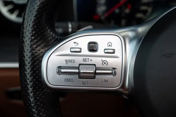 Mercedes-Benz E 220 d 4Matic 9G-TRONIC AMG Line 16