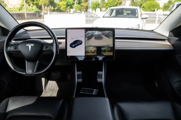 Tesla Model 3 Standard Range Plus RWD 4
