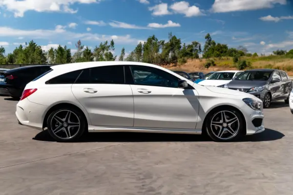 Mercedes-Benz CLA 220 d Shooting Brake AMG Line Aut. 11