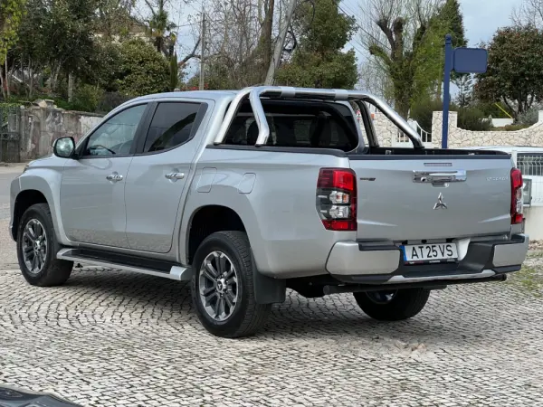 Mitsubishi L200 2.3 DI-D Strakar Space Cab Intense 4WD 6