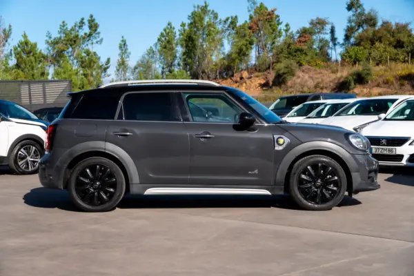 MINI Countryman Cooper SE ALL4 Auto 9