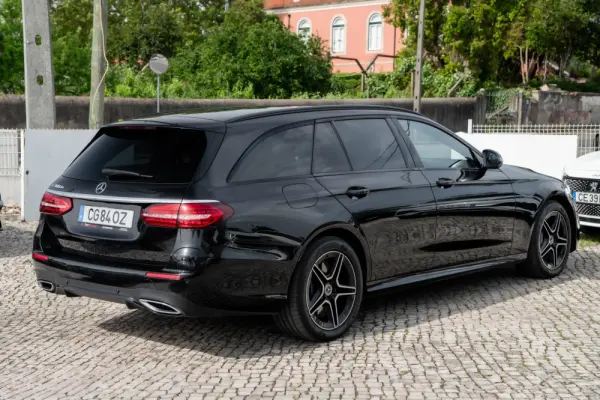 Mercedes-Benz E 300 de 4Matic 9G-TRONIC AMG Line 12