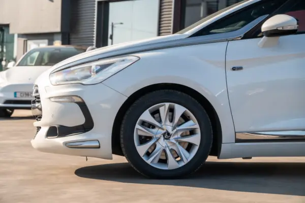 Citroen DS5 2.0 HDi Hy4 So Chic CMP6 102g 3