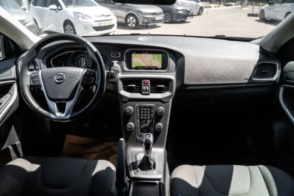 Volvo V40 Cross Country 2.0 D3 Momentum 5
