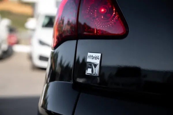 Peugeot 3008 2.0 HDi Hybrid4 15
