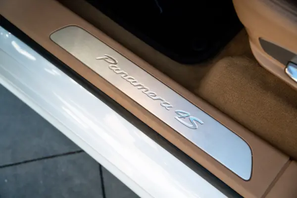Porsche Panamera 4S PDK 8
