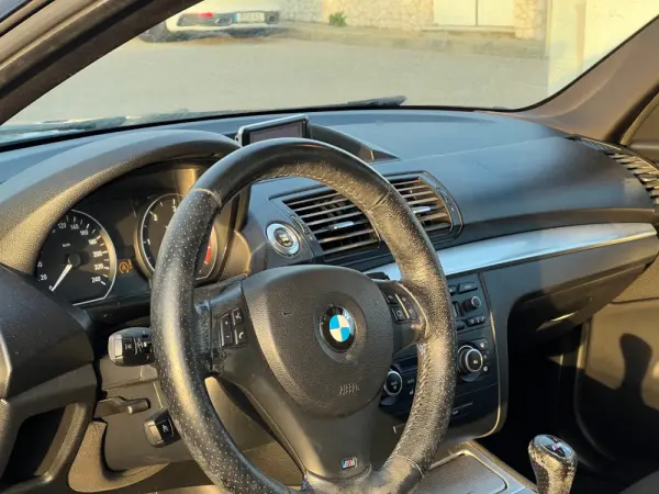 BMW 118 d Pack M 8