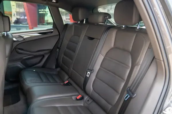 Porsche Macan S 33