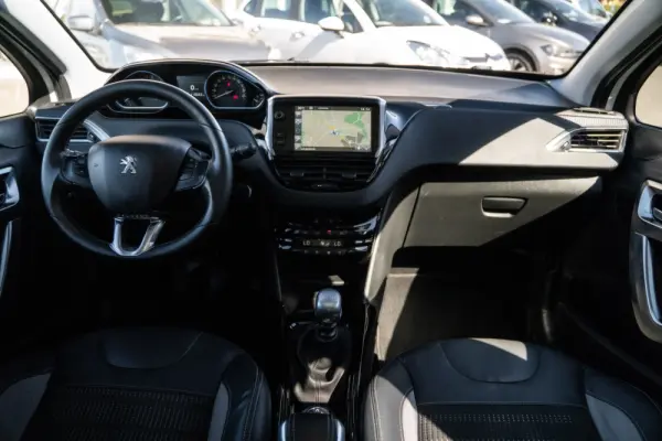 Peugeot 2008 1.6 BlueHDi Allure 5
