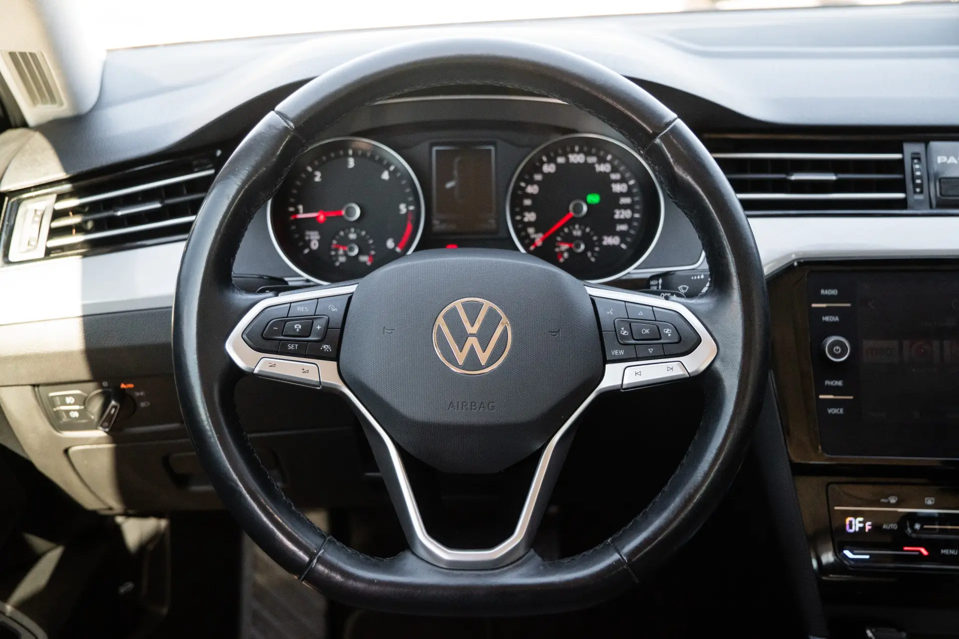 Volkswagen Passat Variant 2.0 TDI Elegance DSG 13