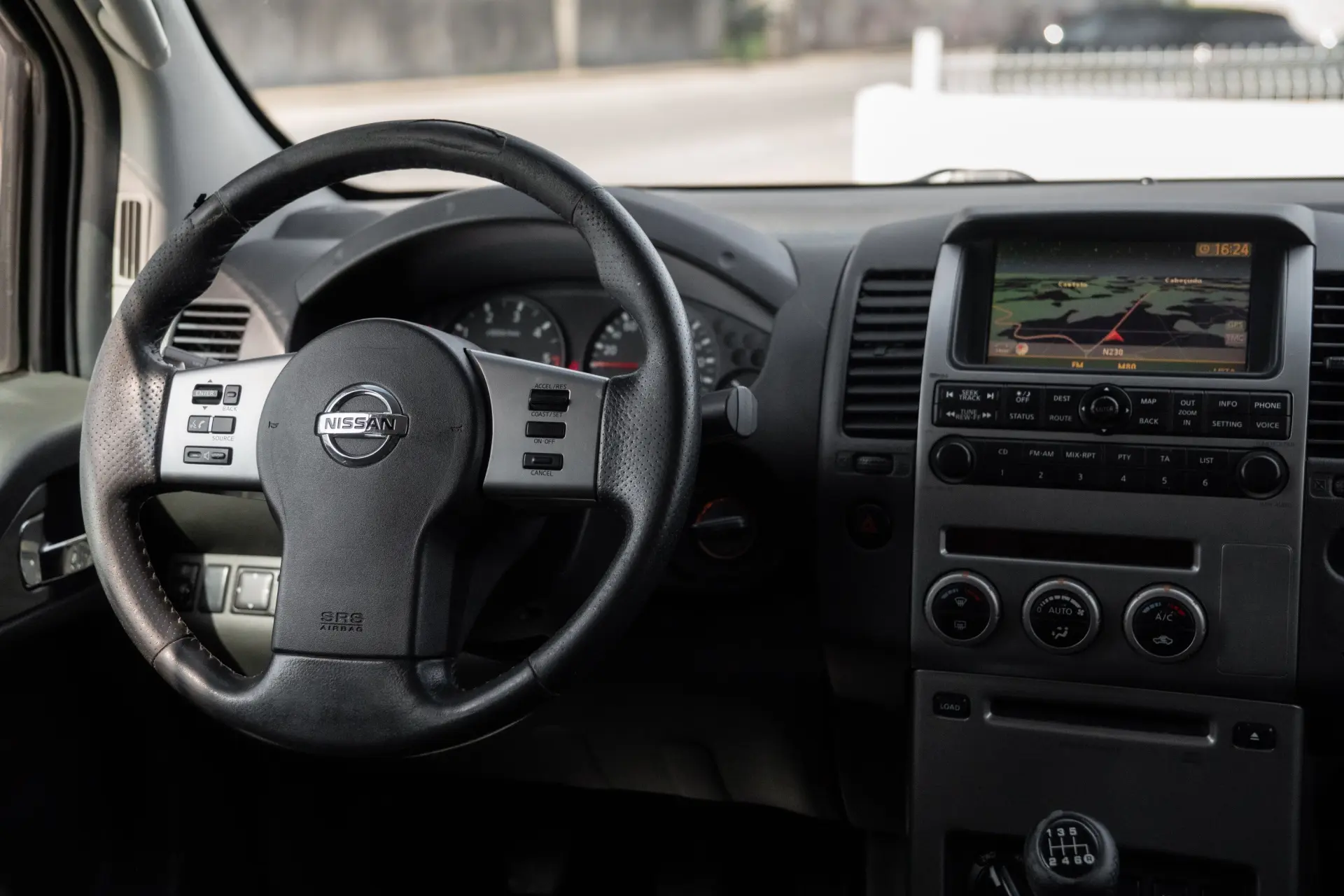 Nissan Navara 2.5 dCi CD Pilot Hi-Tech 4