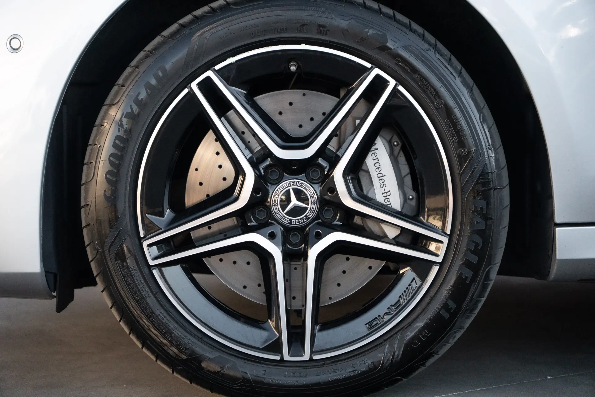 Mercedes-Benz E 300 de 9G-TRONIC AMG Line 10