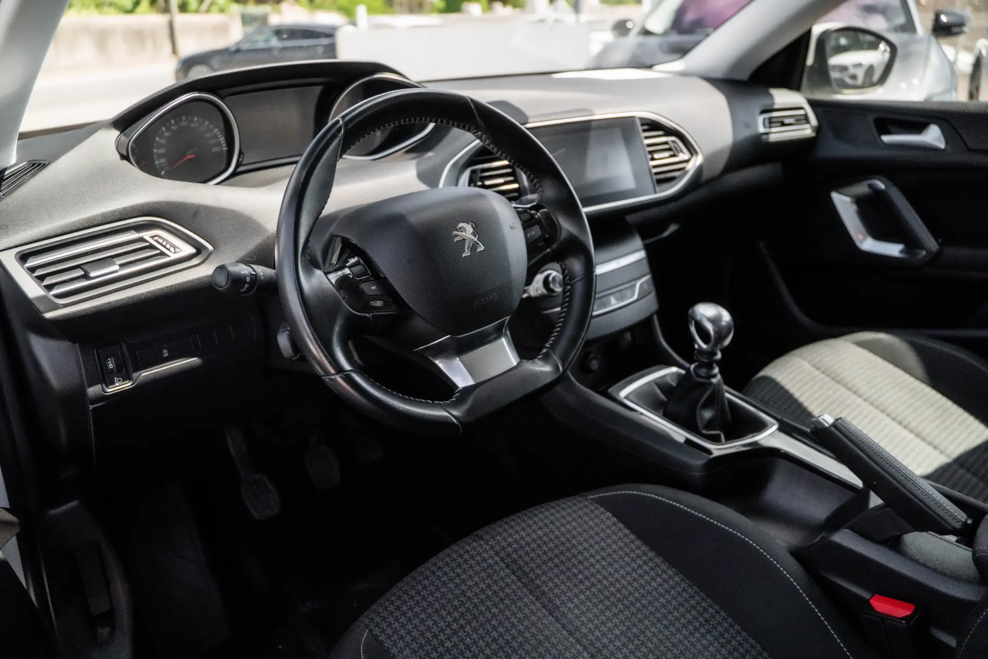 Peugeot 308 1.5 BlueHDi Business Line 2