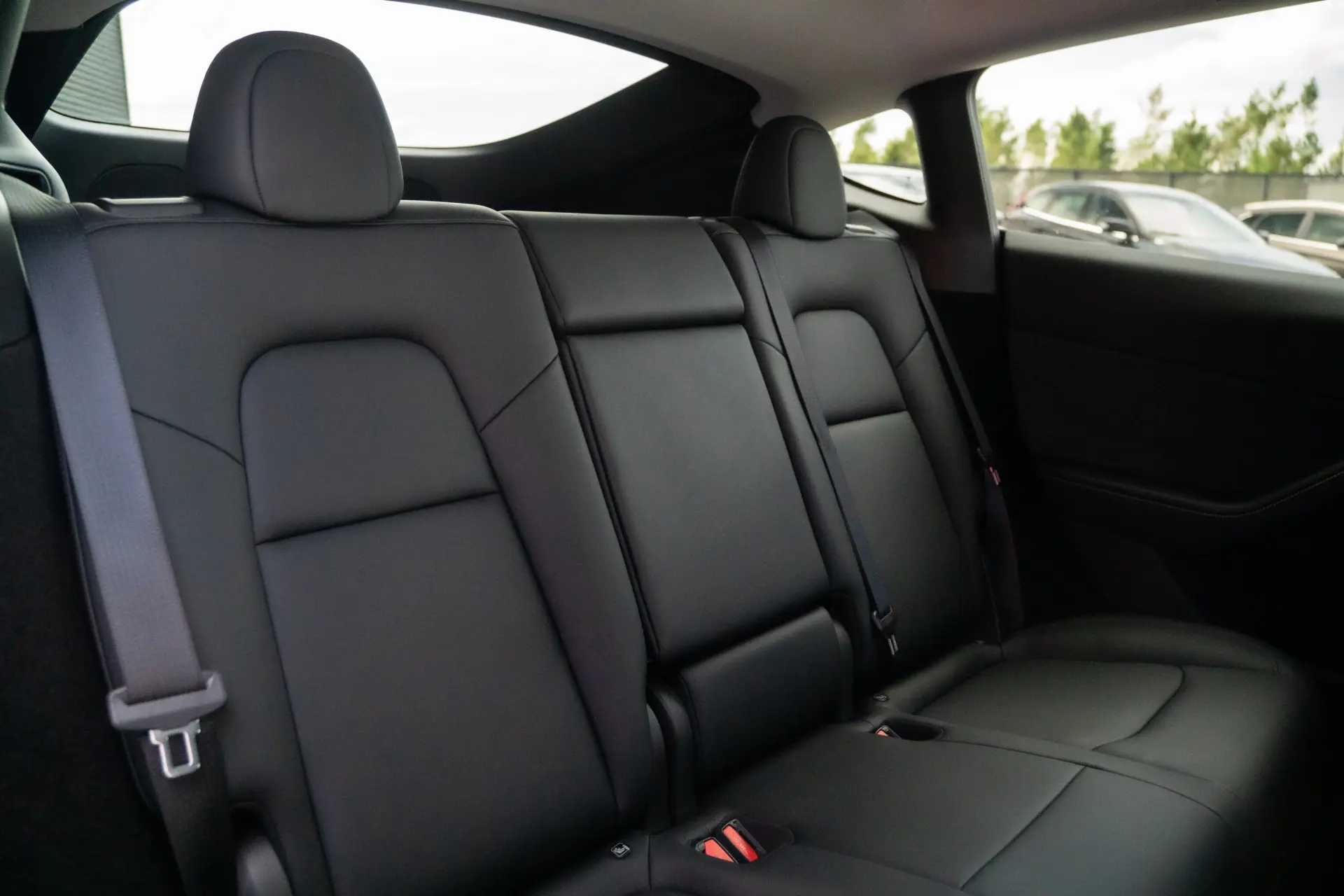 Tesla Model Y Performance Dual Motor AWD 31