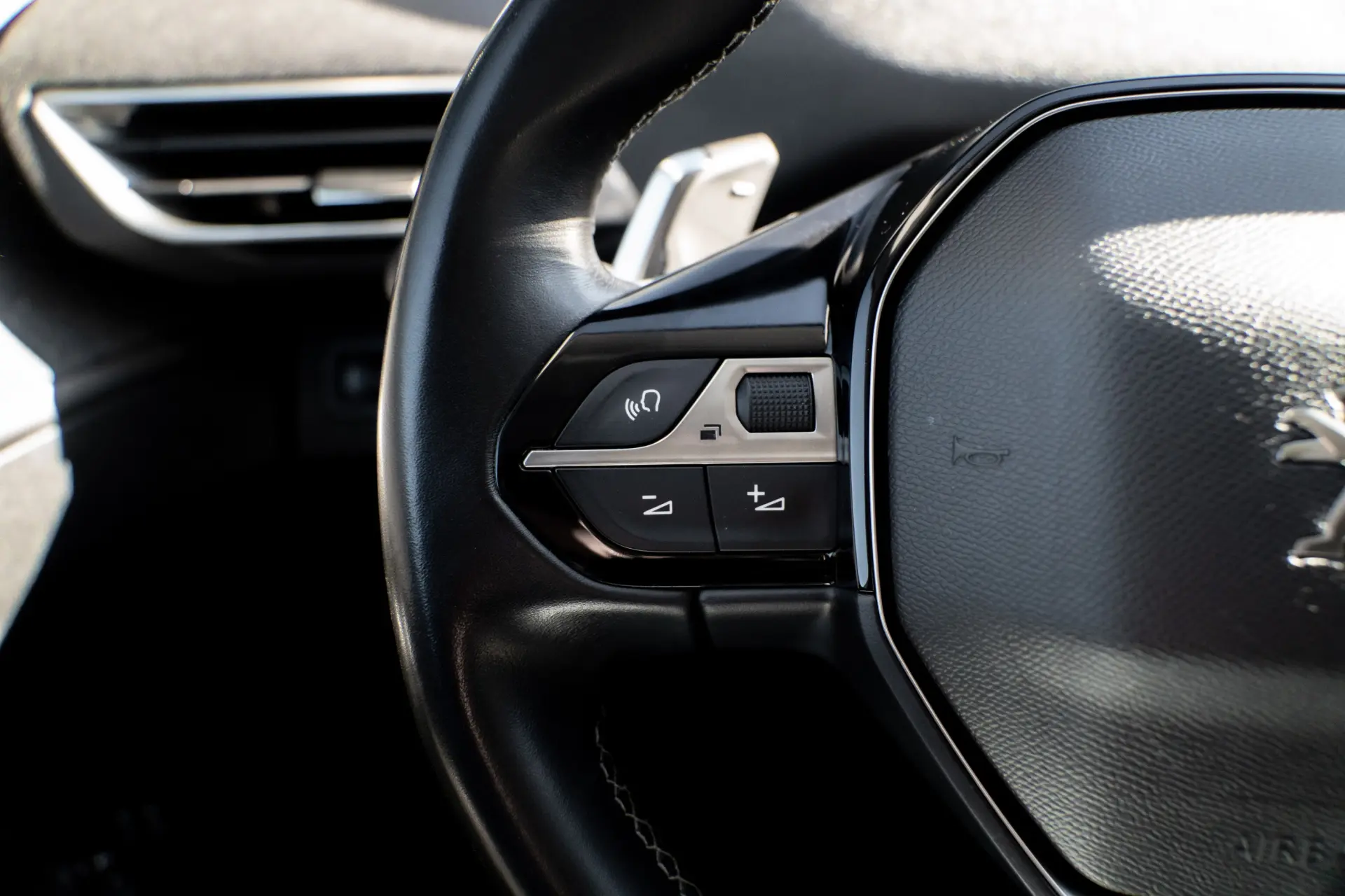 Peugeot 3008 1.6 Hybrid Allure Pack e-EAT8 16
