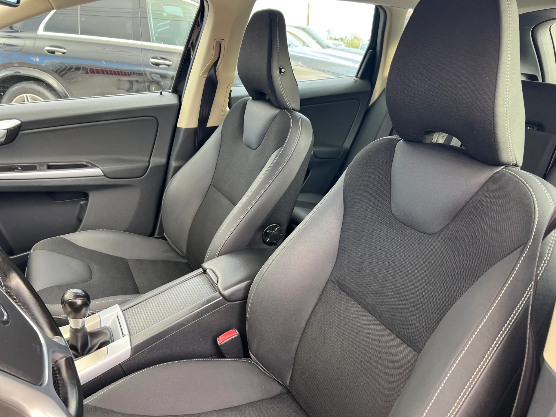 Volvo XC 60 2.4 D Drive Momentum 6