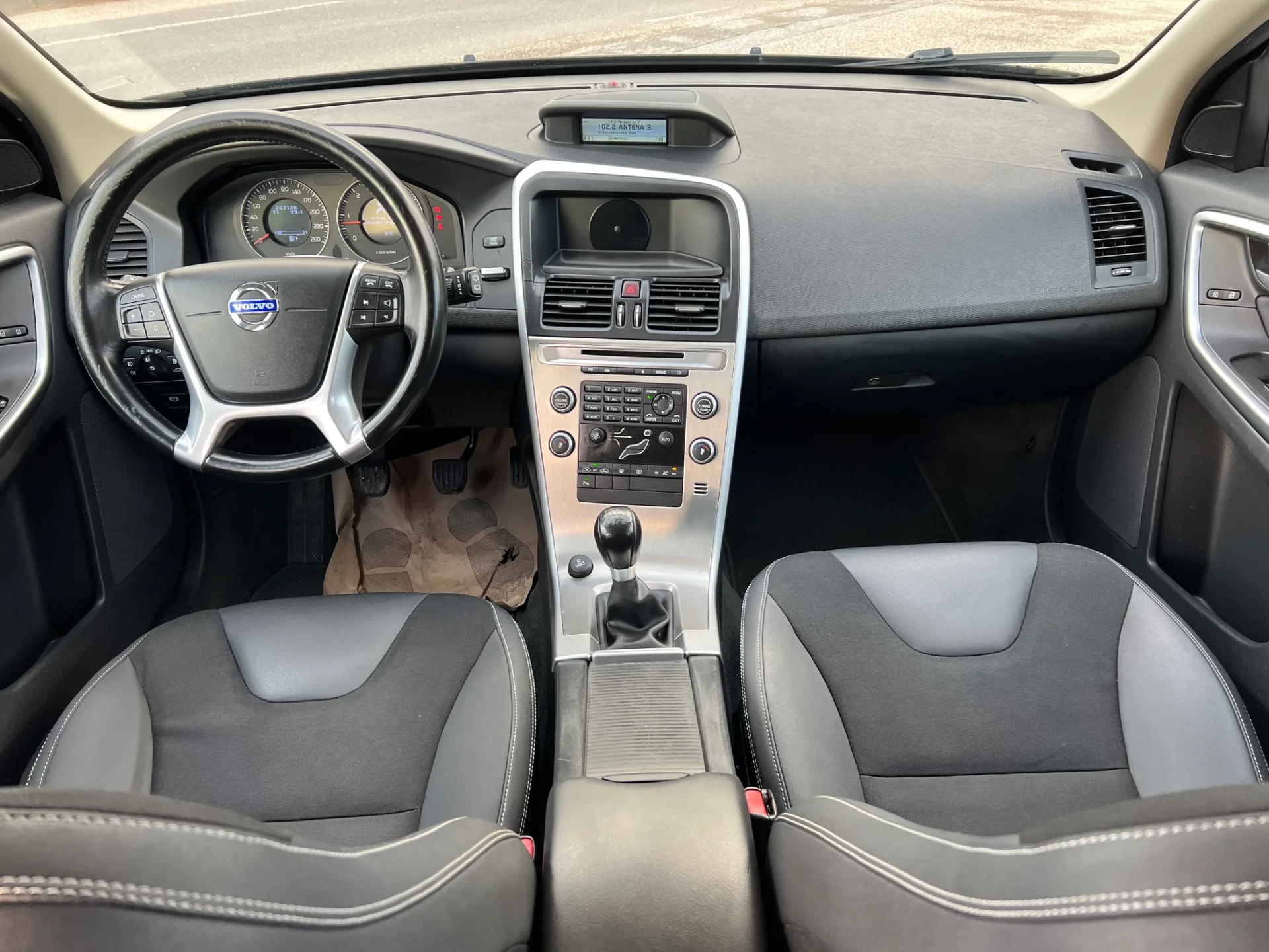 Volvo XC 60 2.4 D Drive Momentum 19