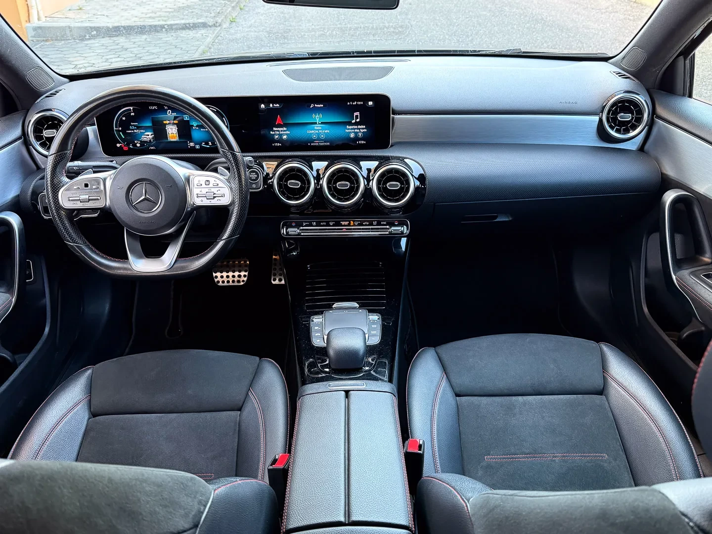 Mercedes-Benz A 180 Limousine d AMG Line Aut. 4