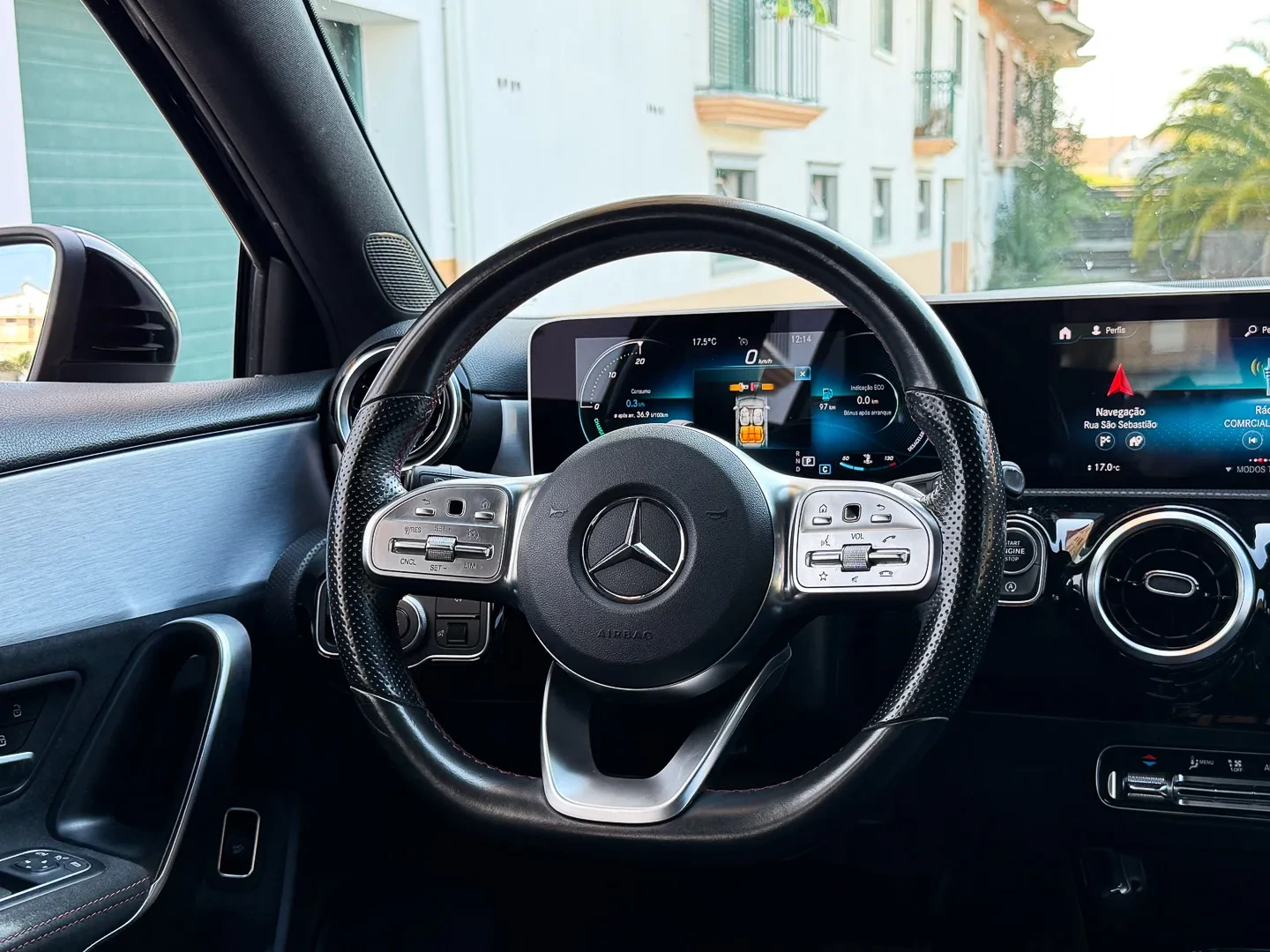 Mercedes-Benz A 180 Limousine d AMG Line Aut. 14