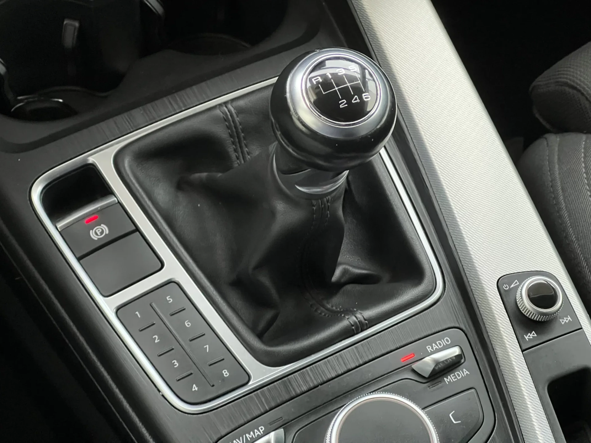 Audi A4 Avant 2.0 TDI Business Line 18