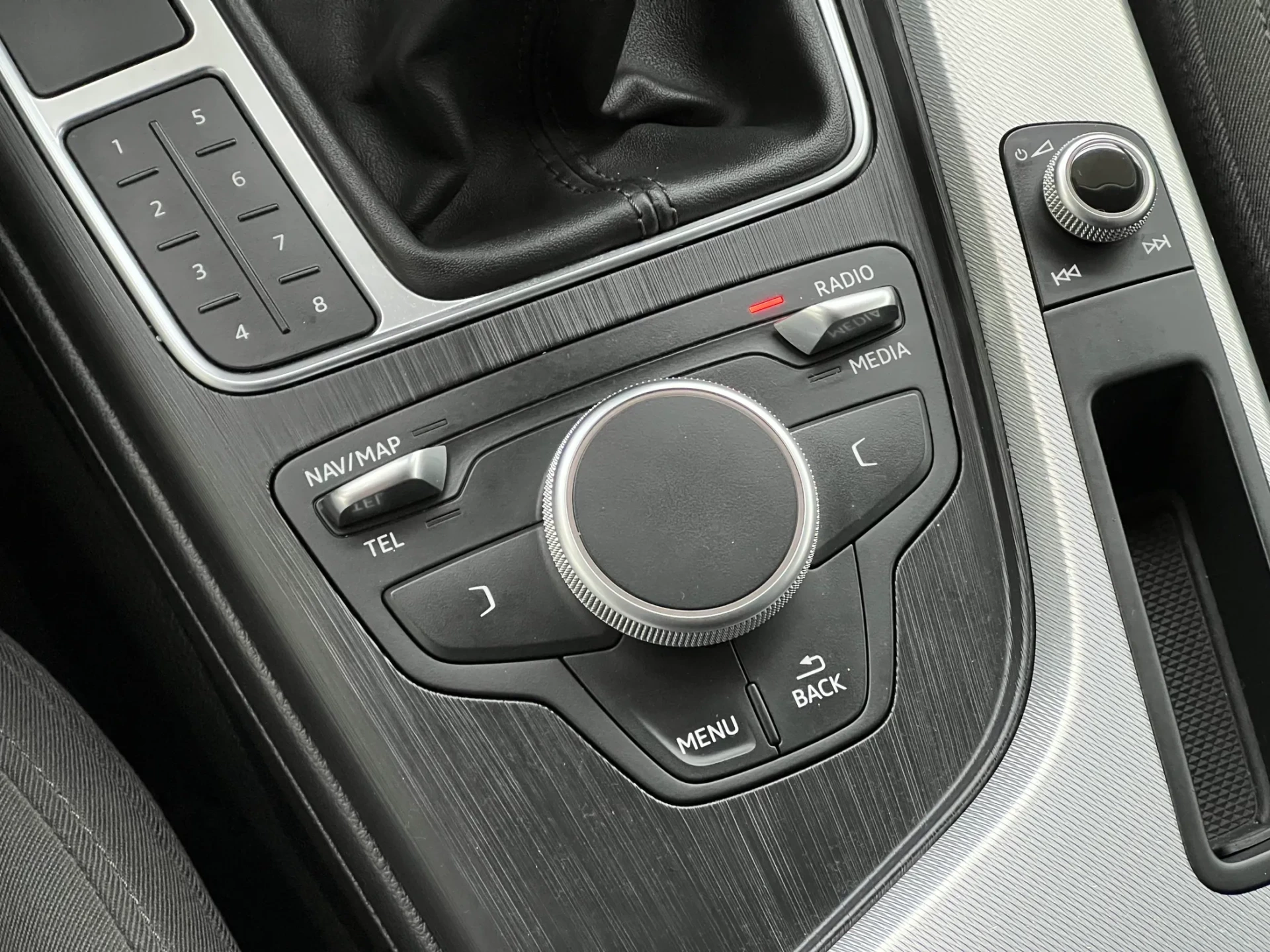 Audi A4 Avant 2.0 TDI Business Line 19