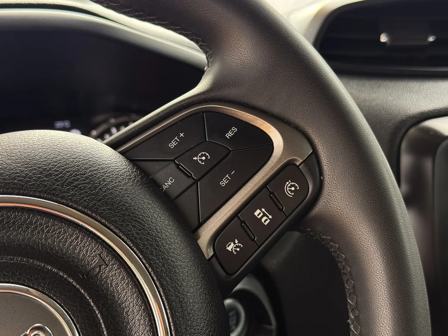 Jeep Renegade 1.0 T Limited 26