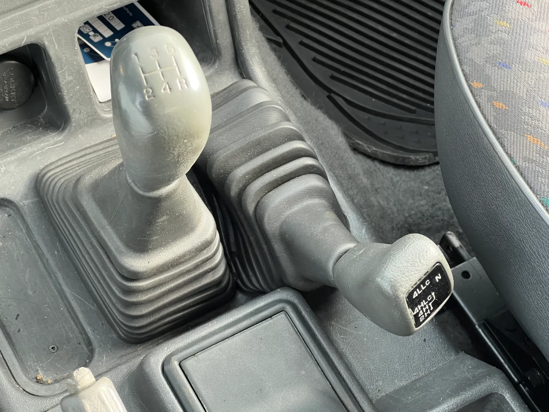 Mitsubishi Pajero 2.5 TDi GLS 15