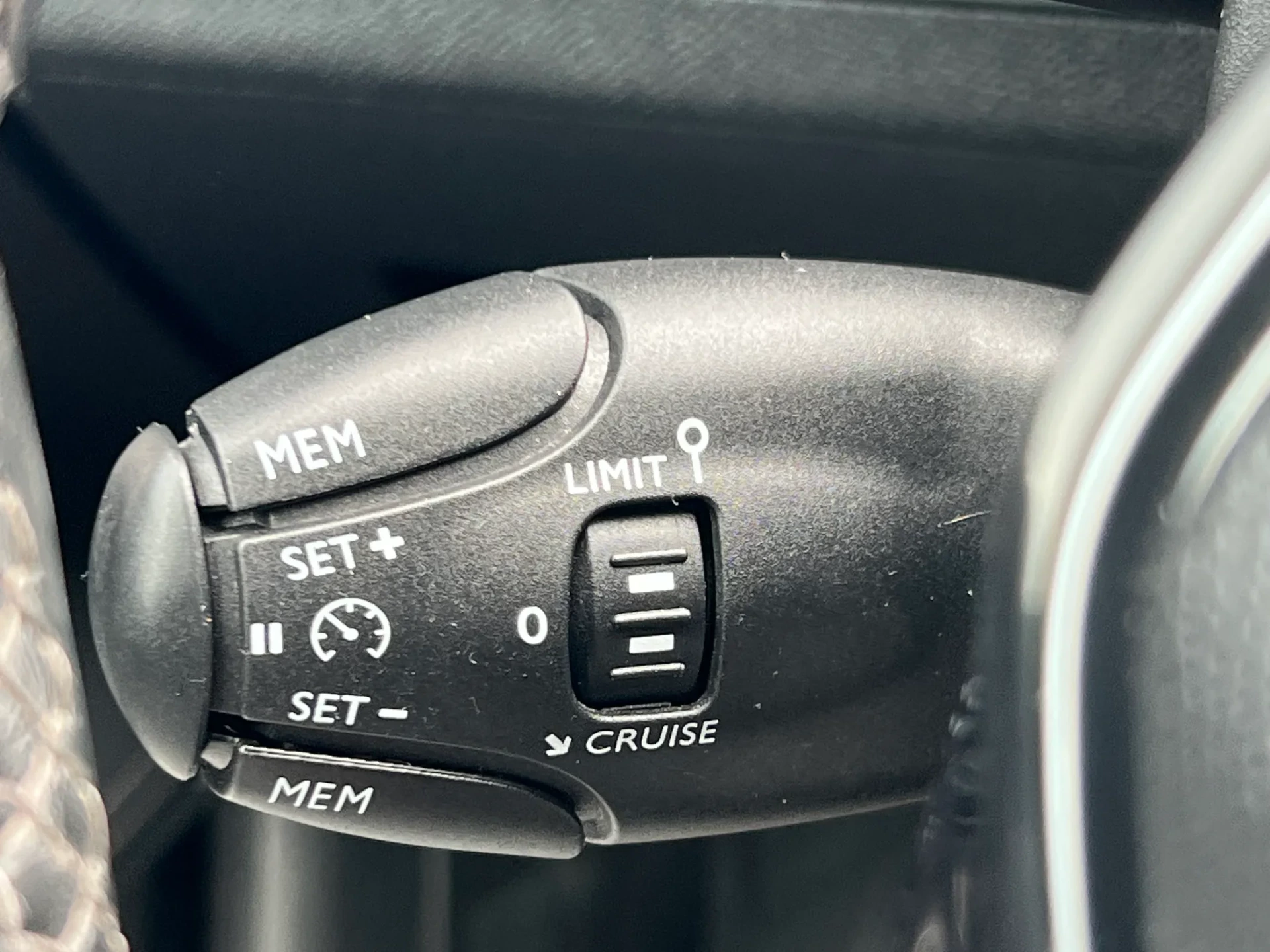 Peugeot 3008 1.5 BlueHDi Allure 18
