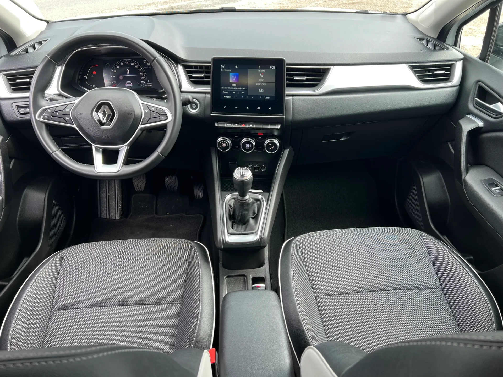 Renault Captur 1.0 TCe Exclusive 4