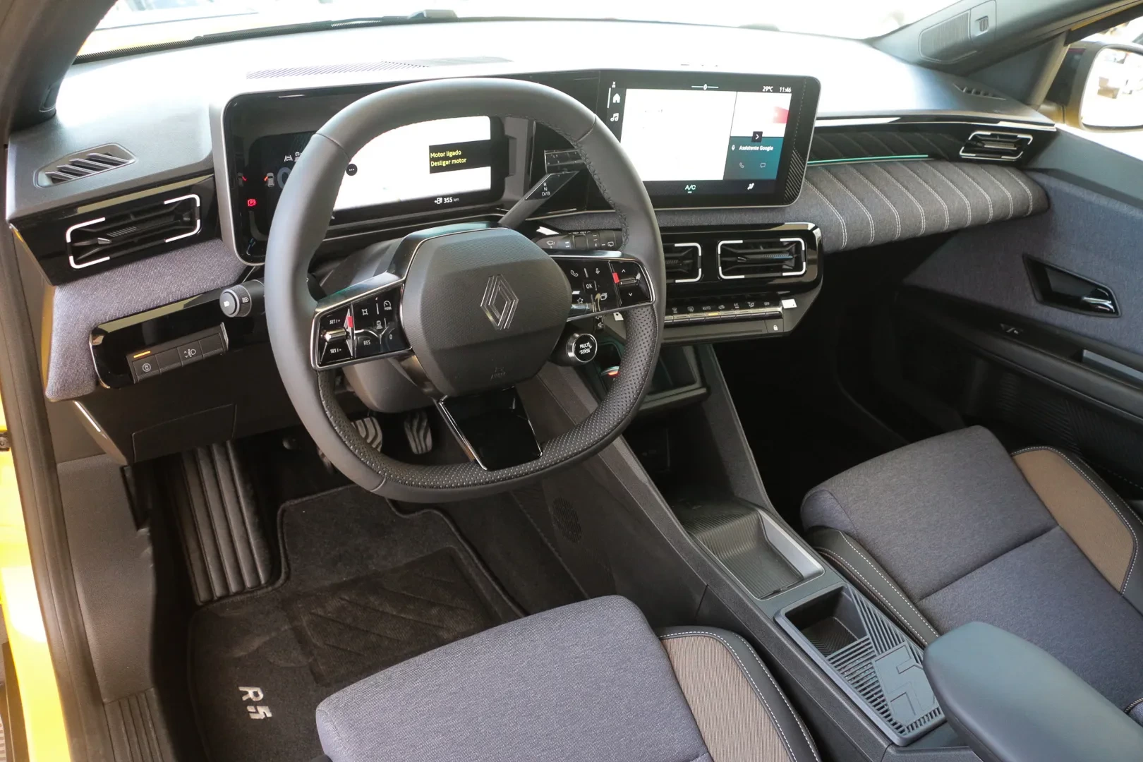 Renault 5 E-Tech 52 kWh Evolution Autonomia Conforto 2
