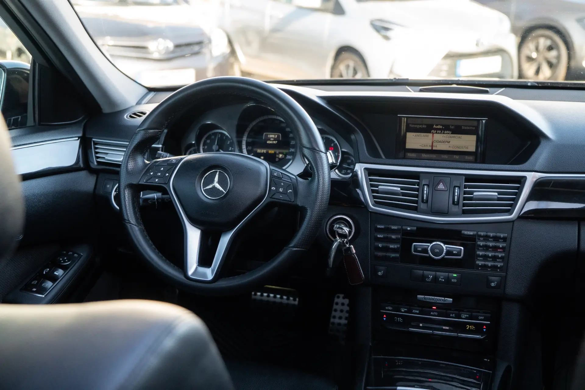 Mercedes-Benz E 220 BlueTEC 9G-TRONIC Avantgarde 29