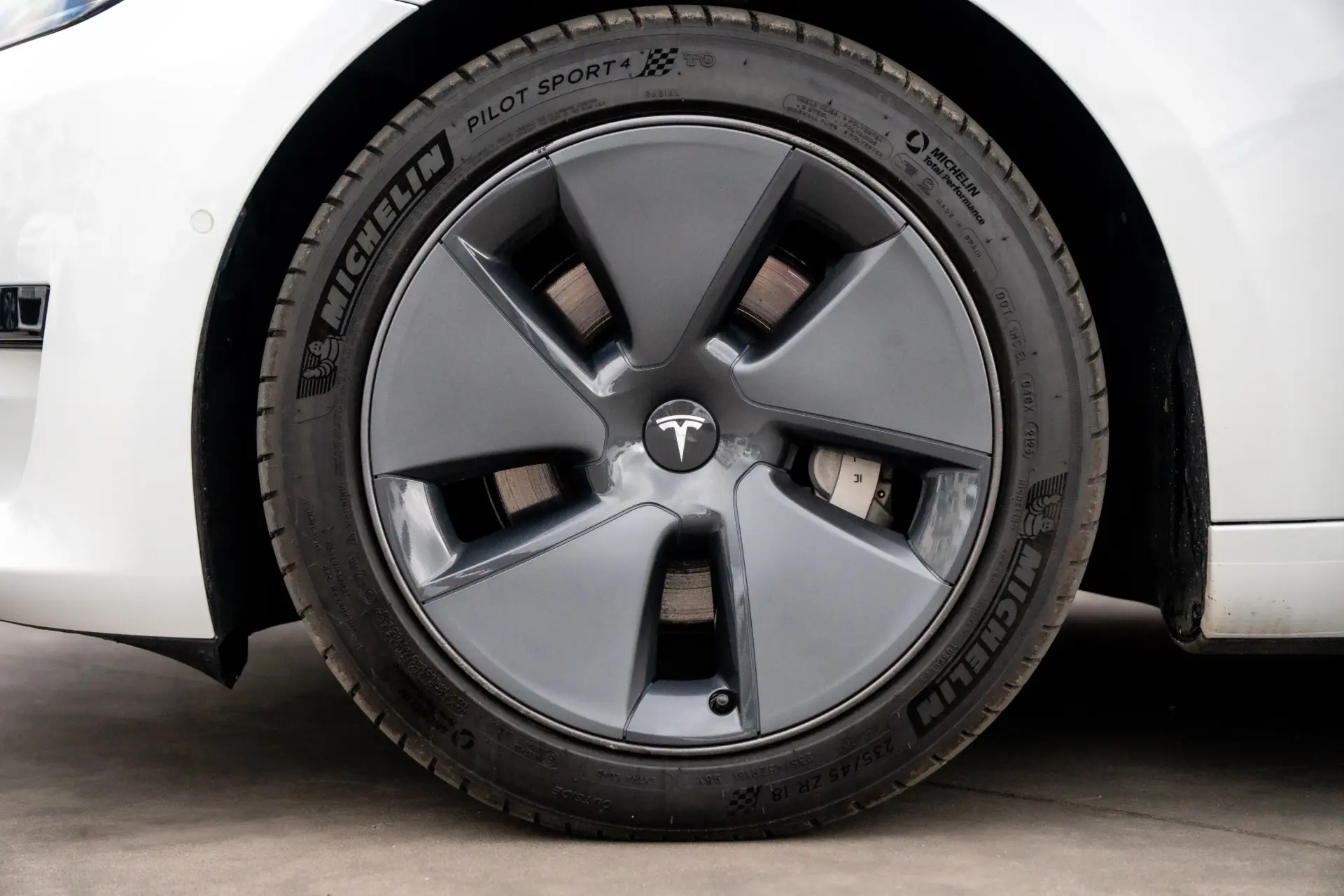 Tesla Model 3 Standard Range Plus RWD 15