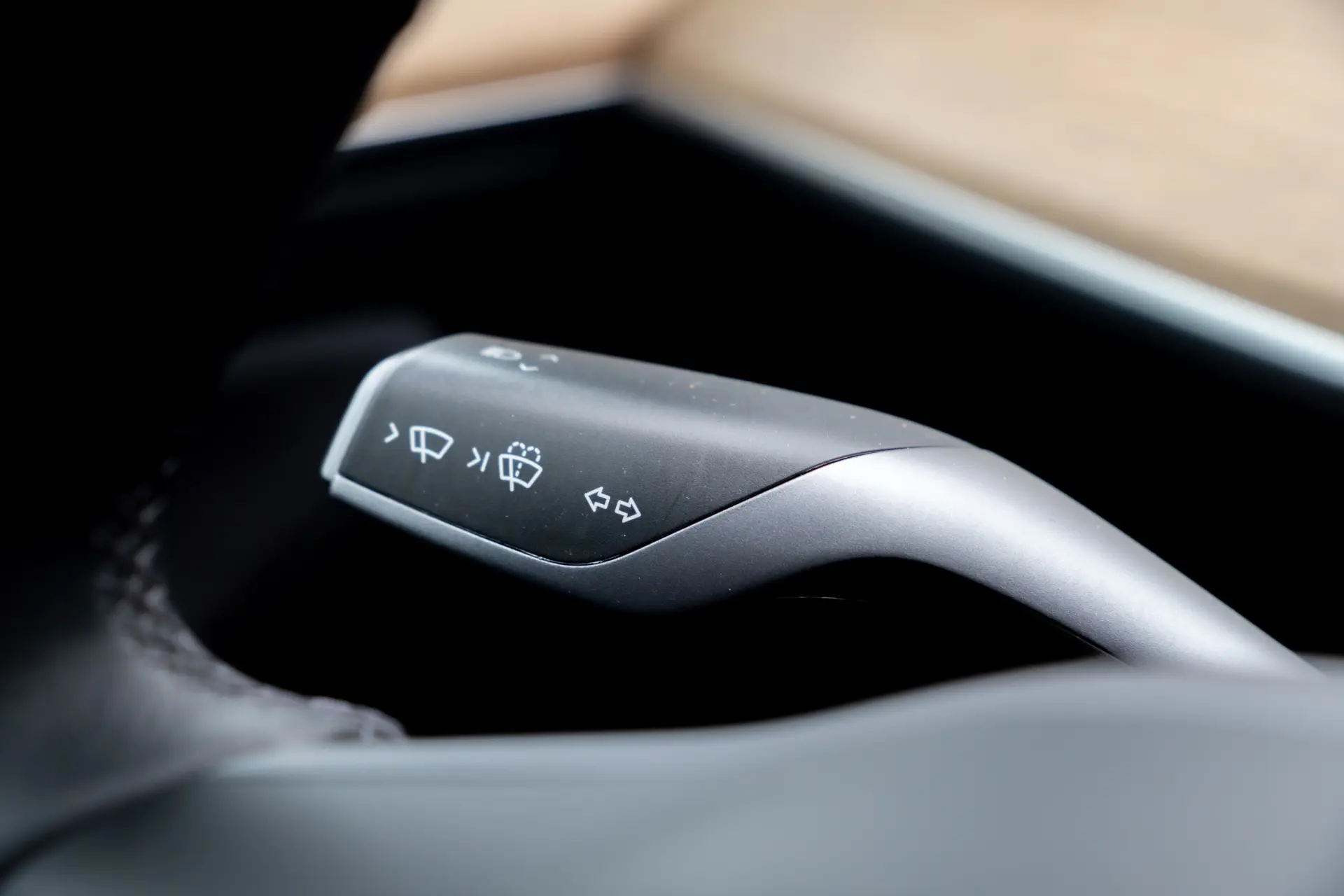 Tesla Model Y Long Range Dual Motor AWD 27