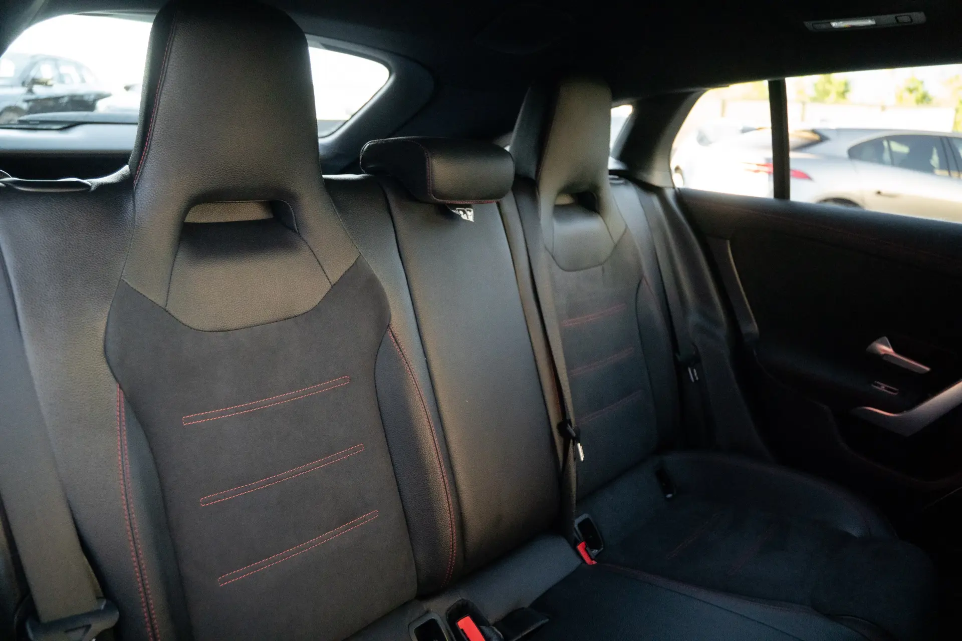 Mercedes-Benz CLA 250 e 8G-DCT AMG Line 12