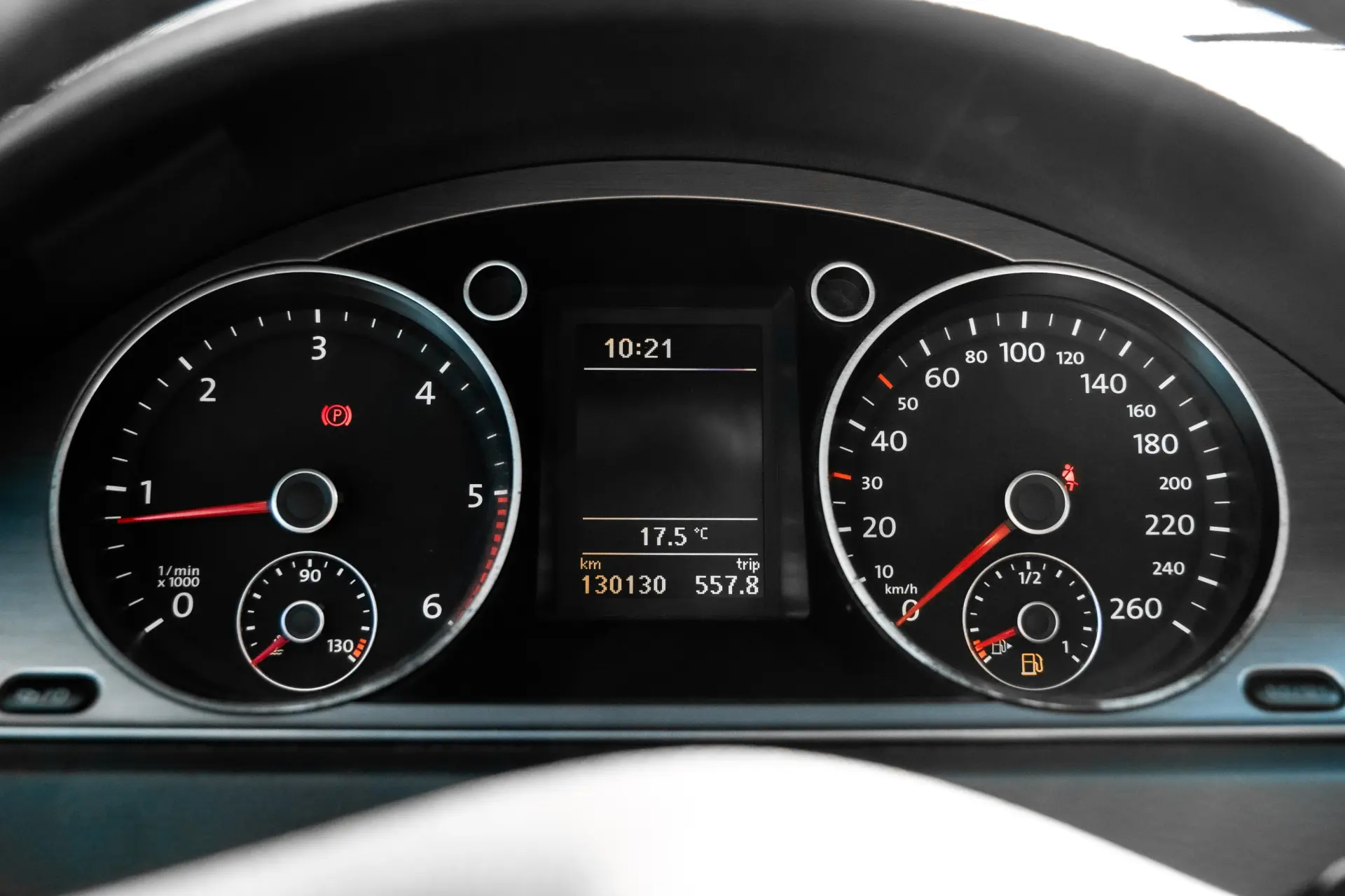 Volkswagen Passat 1.6 TDI Confortline 12