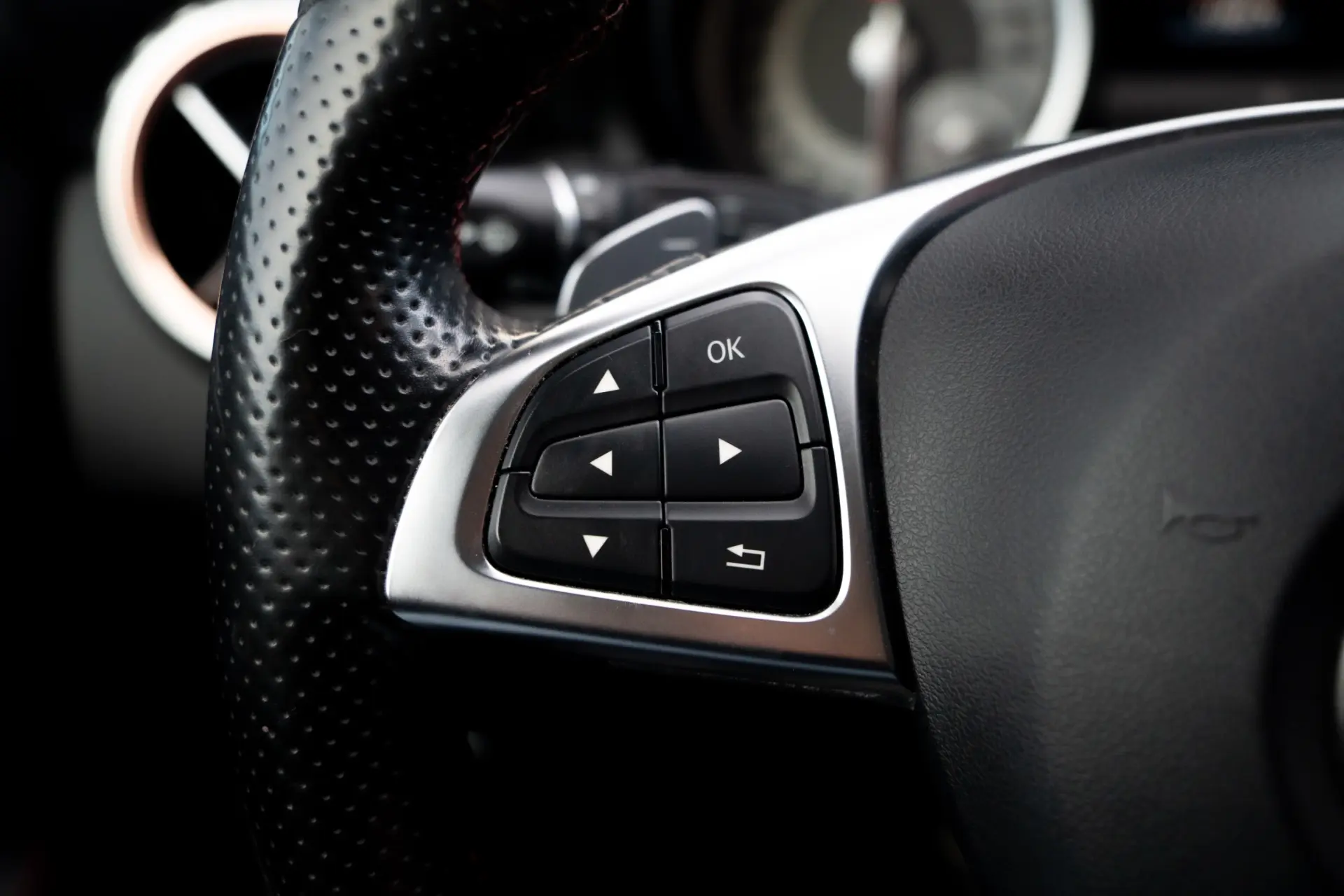 Mercedes-Benz GLA 180 (CDI) d 7G-DCT AMG Line 14