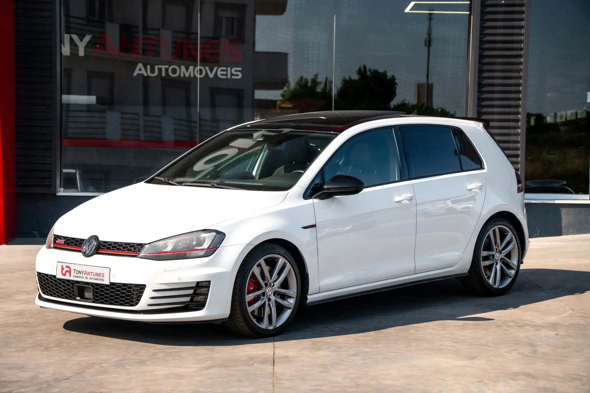 Volkswagen Golf 2.0 TSi GTi DSG Performance 2