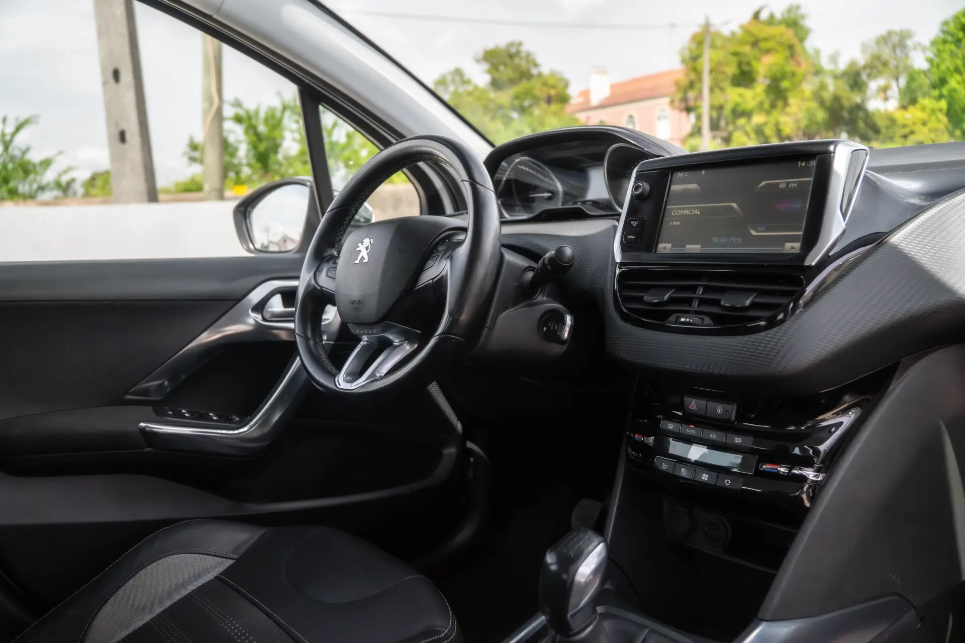 Peugeot 2008 1.2 VTi Allure 19