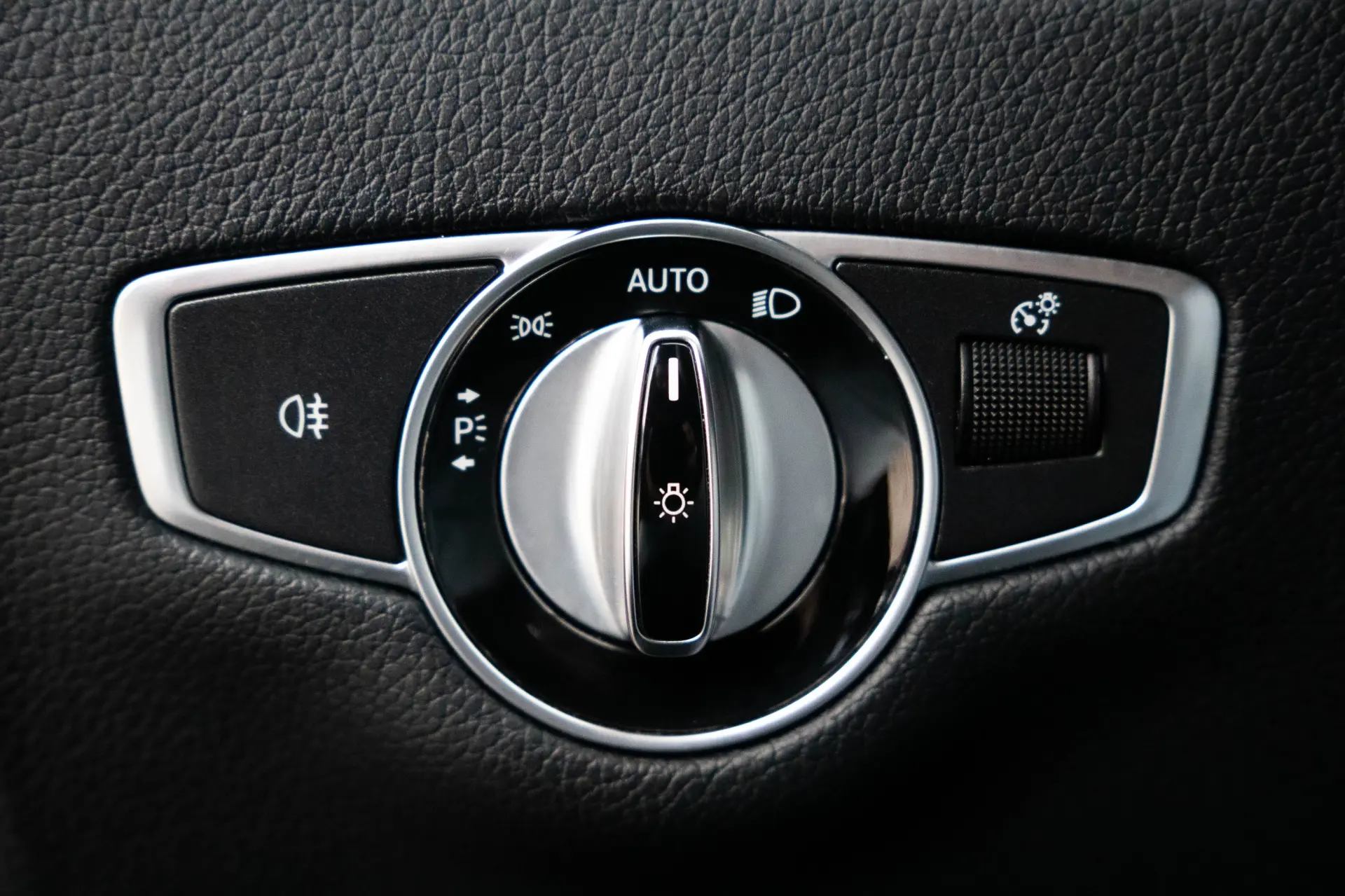 Mercedes-Benz E 220 d Avantgarde+ 32