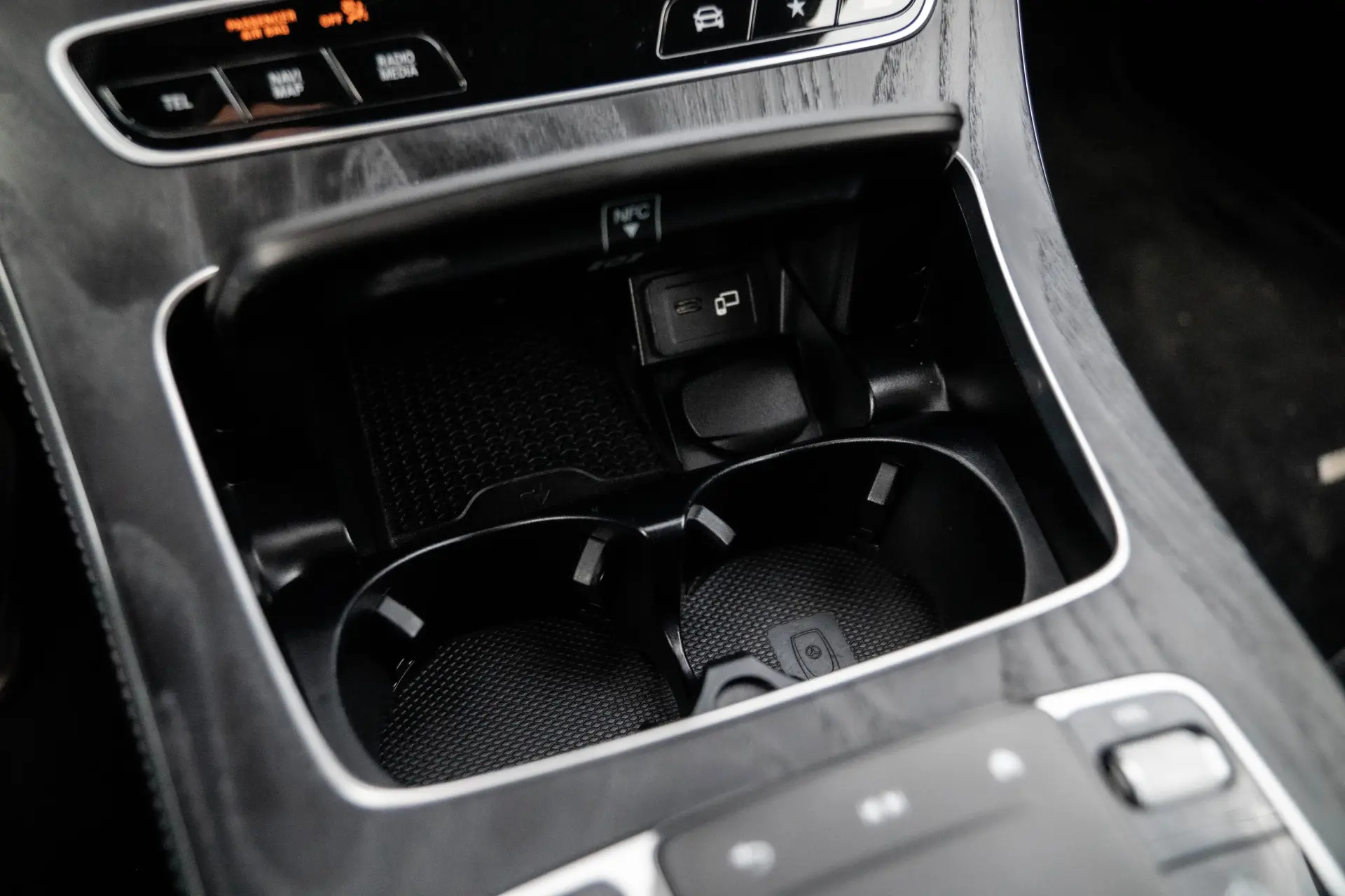 Mercedes-Benz E 300 de 4Matic 9G-TRONIC AMG Line 29