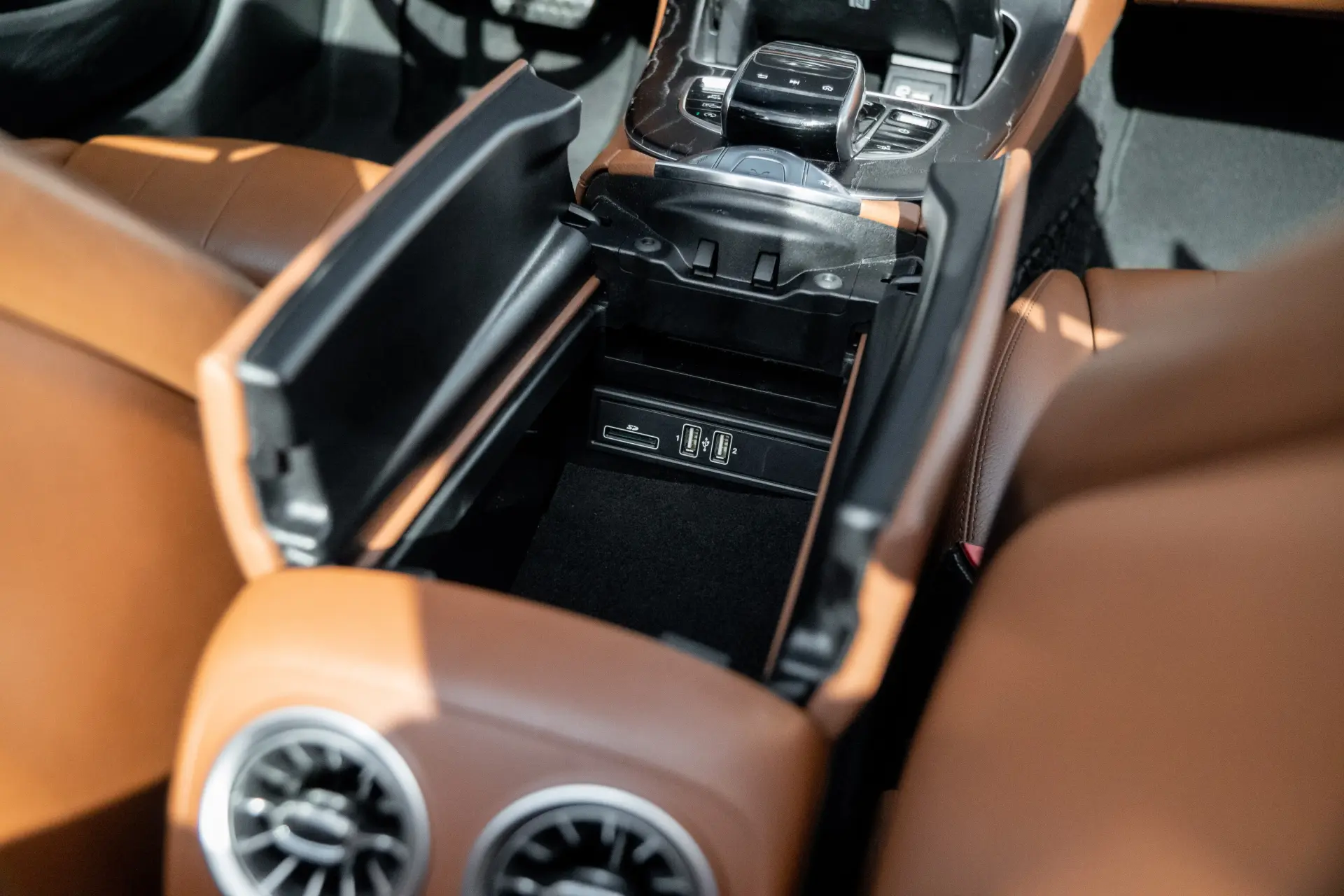 Mercedes-Benz E 220 d 4Matic 9G-TRONIC AMG Line 28