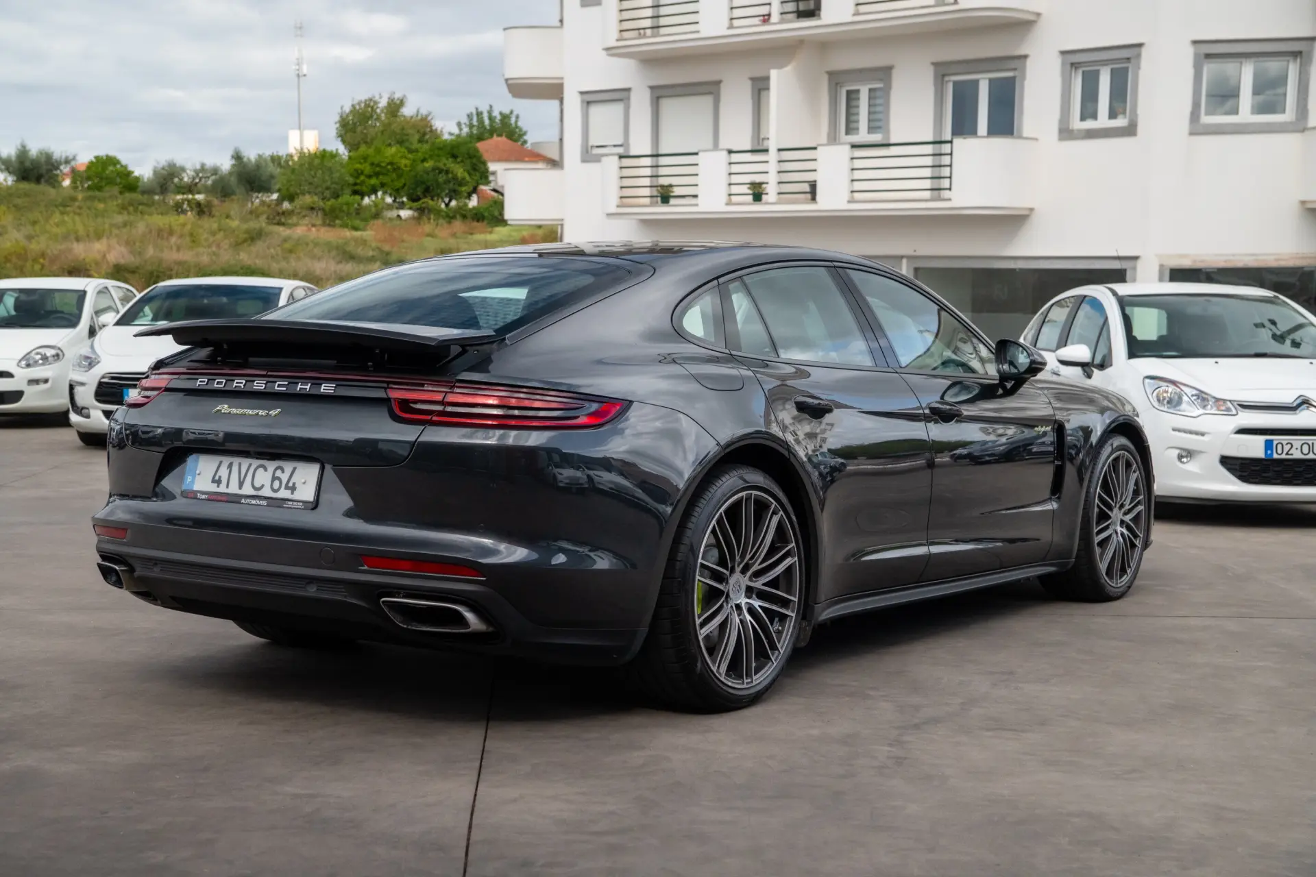 Porsche Panamera 4 E-Hybrid Platinum Edition 42