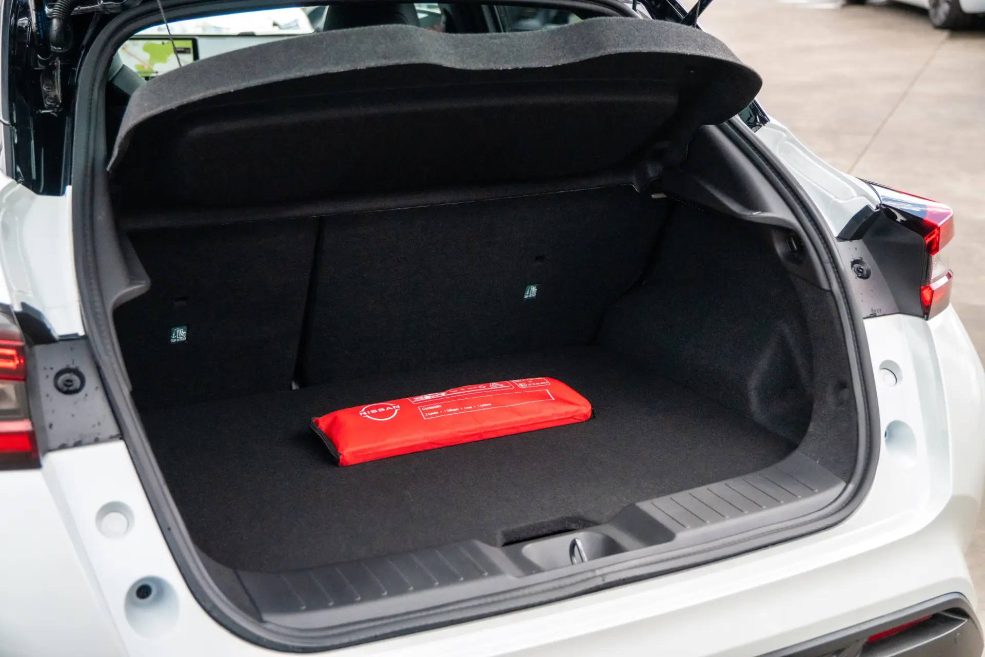 Nissan Juke 1.0 DIG-T N-Connecta Two Tone 31