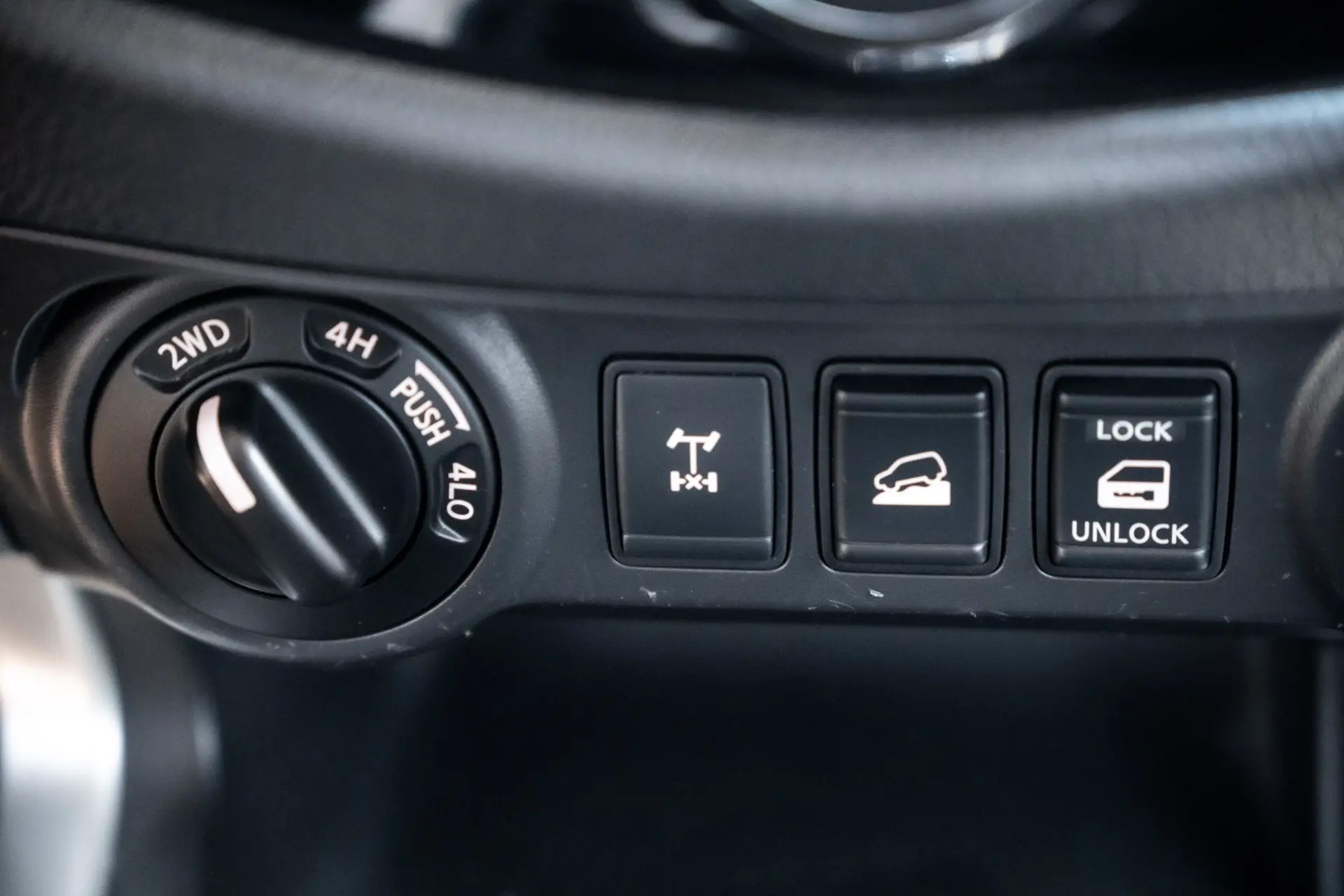 Nissan Navara 2.3 dCi CD 4WD N-Connecta 18