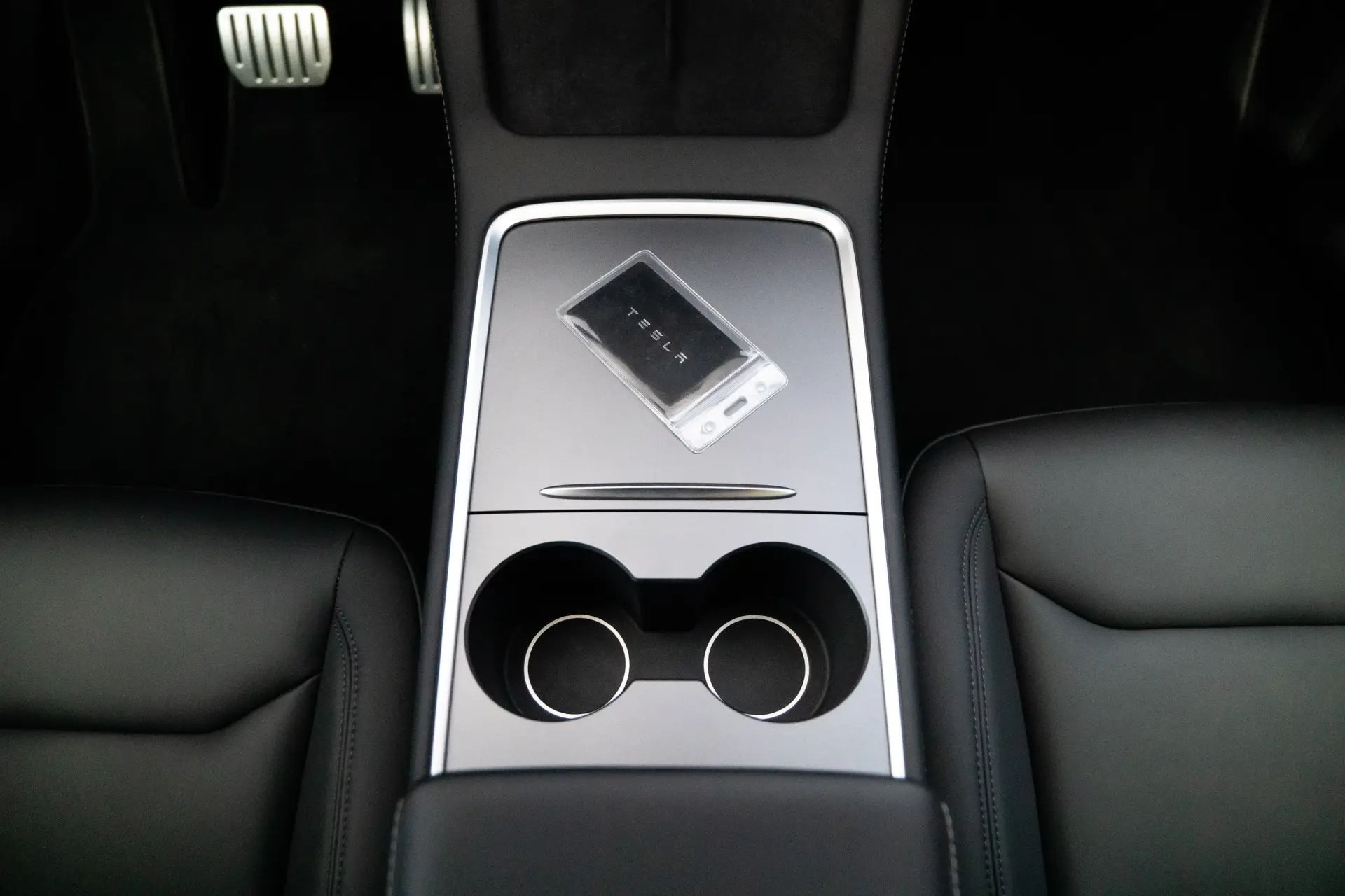 Tesla Model Y Performance Dual Motor AWD 28