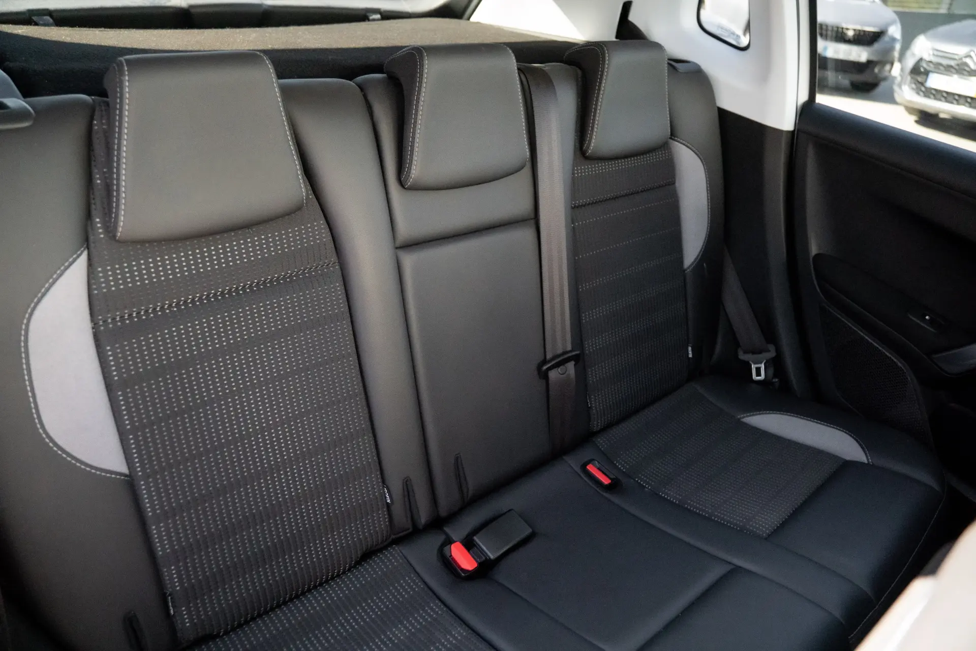 Peugeot 2008 1.6 BlueHDi Allure 28