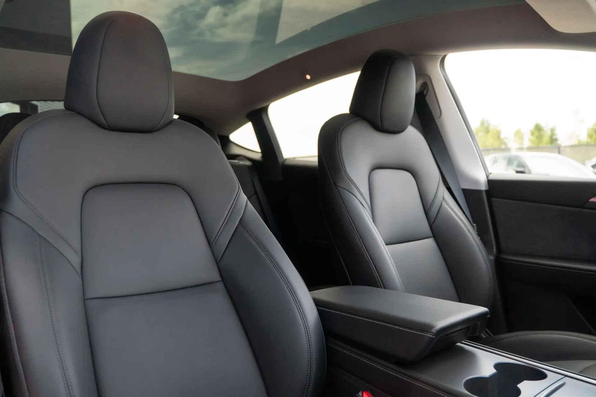 Tesla Model Y Performance Dual Motor AWD 25