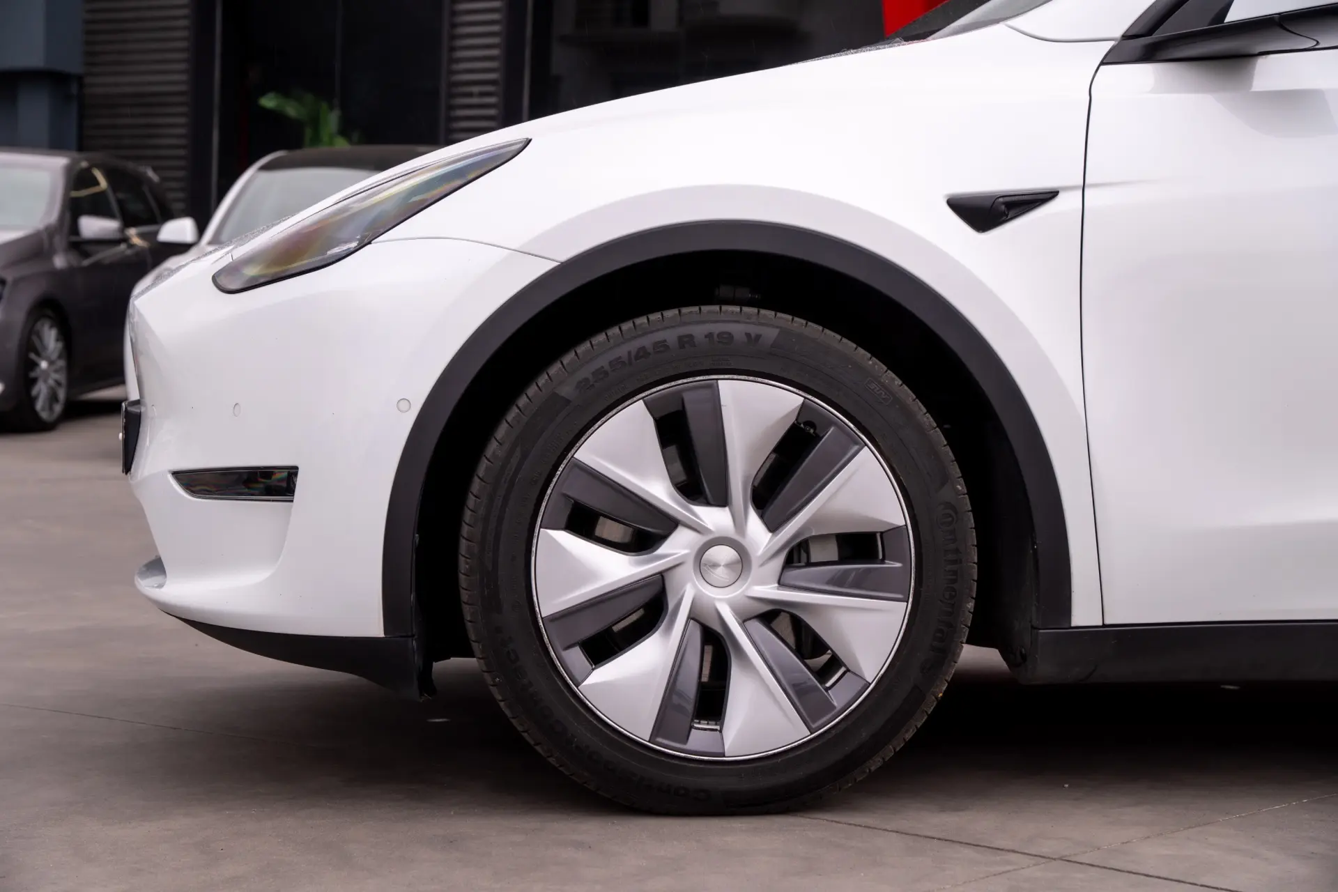 Tesla Model Y Long Range Dual Motor AWD 4