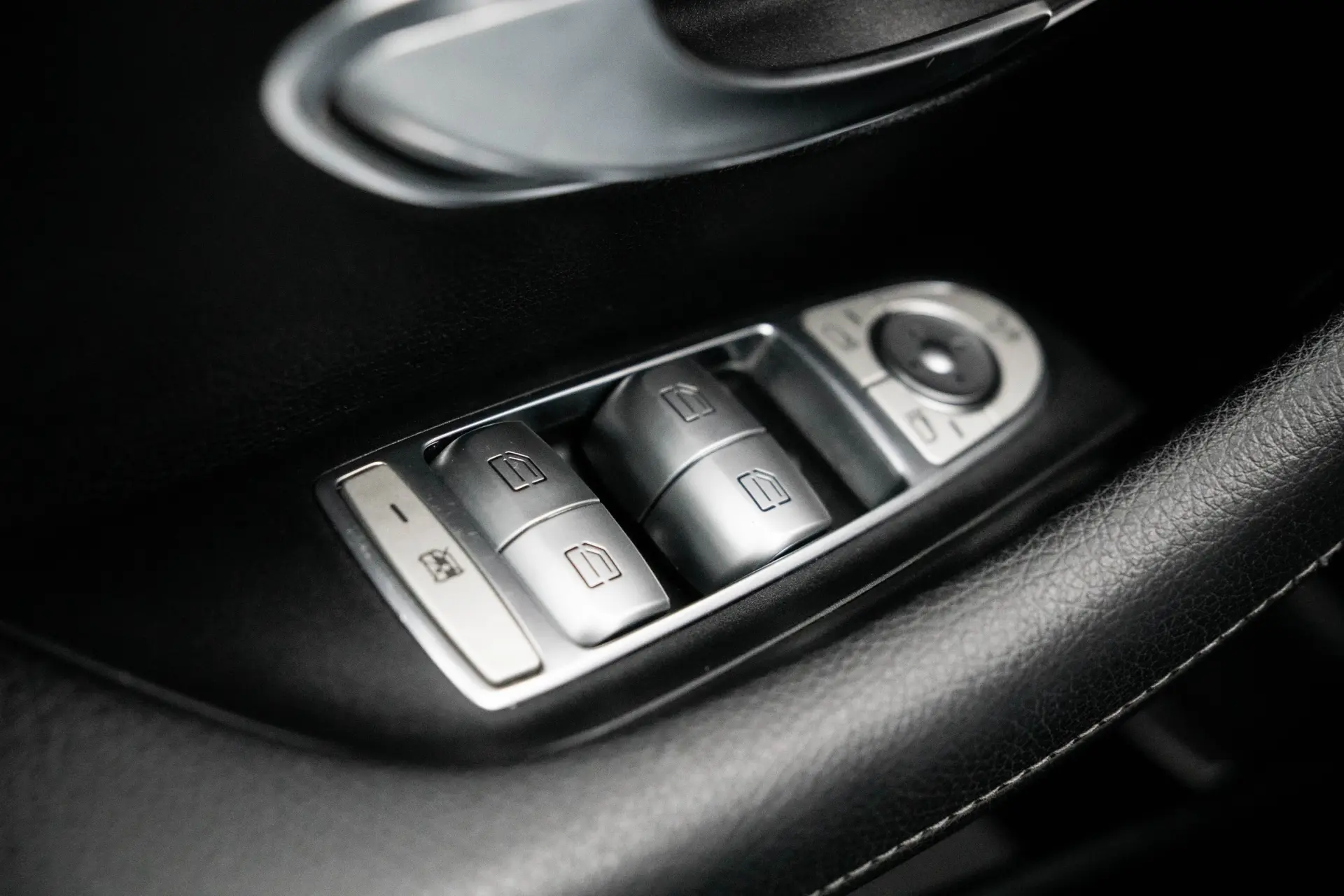 Mercedes-Benz E 220 d Avantgarde+ 30