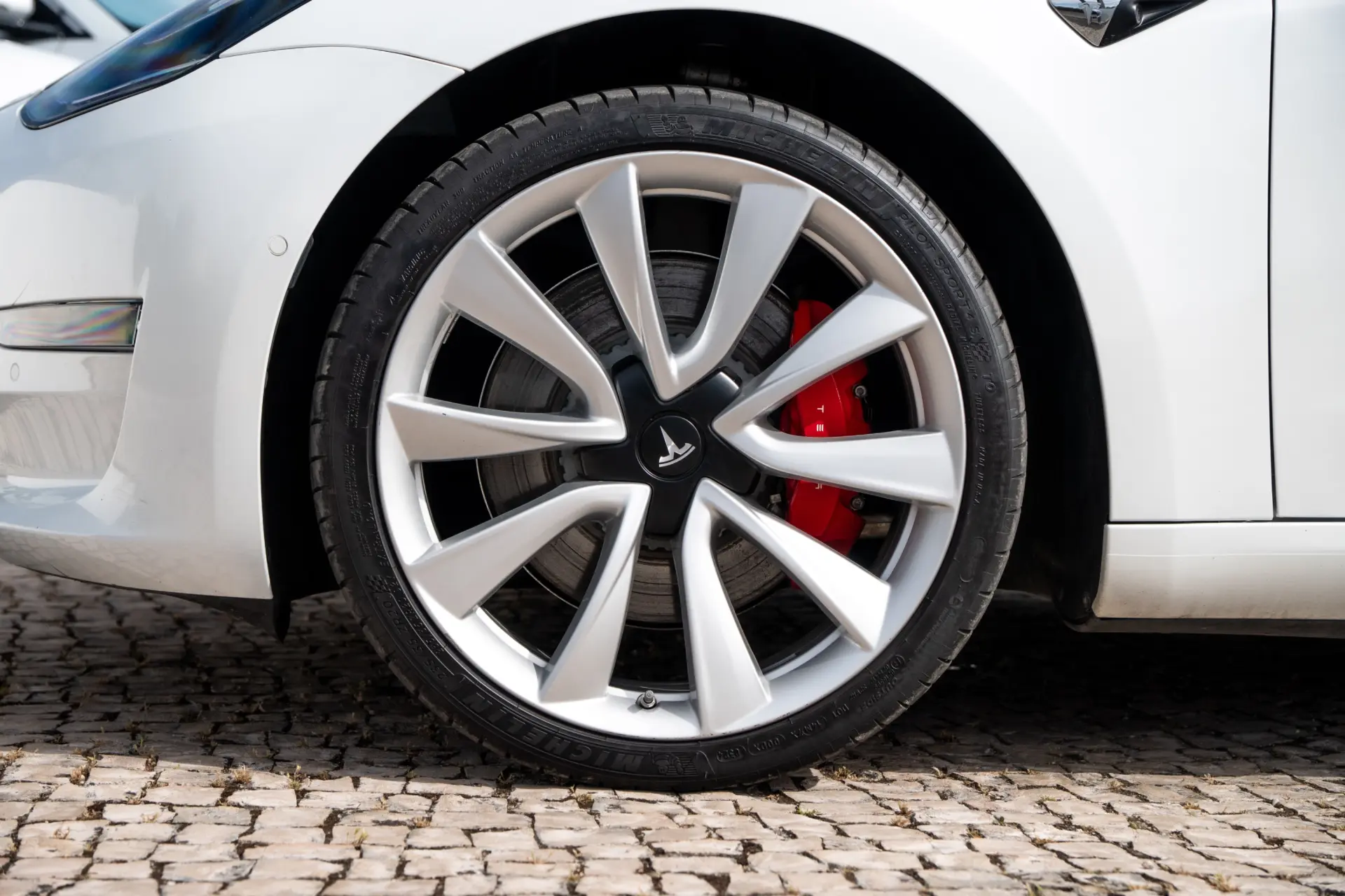 Tesla Model 3 Long Range AWD Dual Motor Performance 3